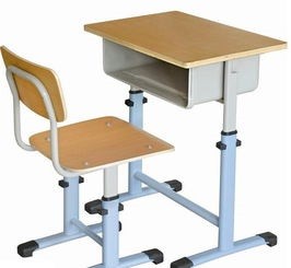 化州校用课桌椅果孩子坐得不舒服
