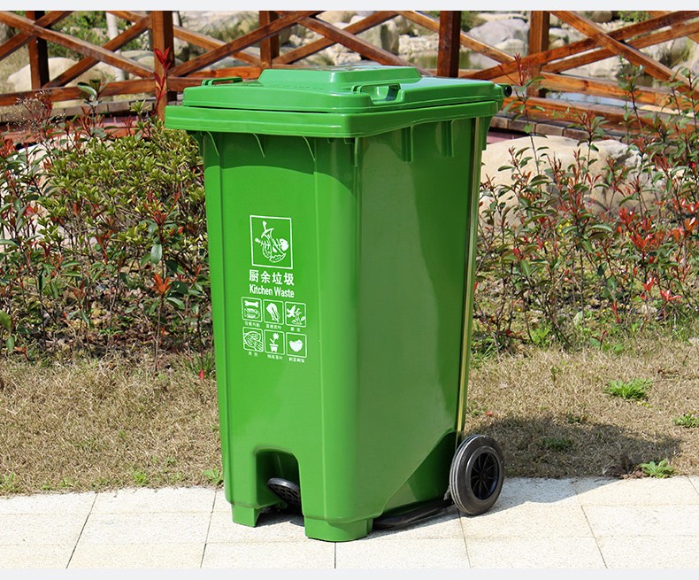 新疆库尔勒市绿色钢木垃圾桶
